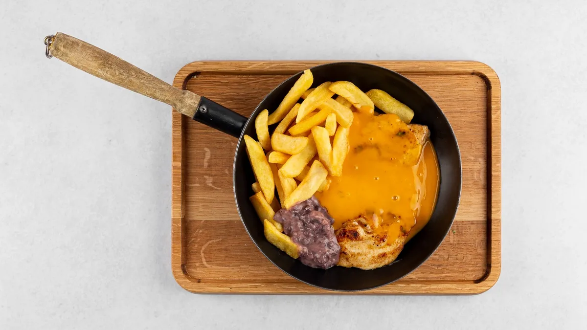 Pollo con Mole Cheddar