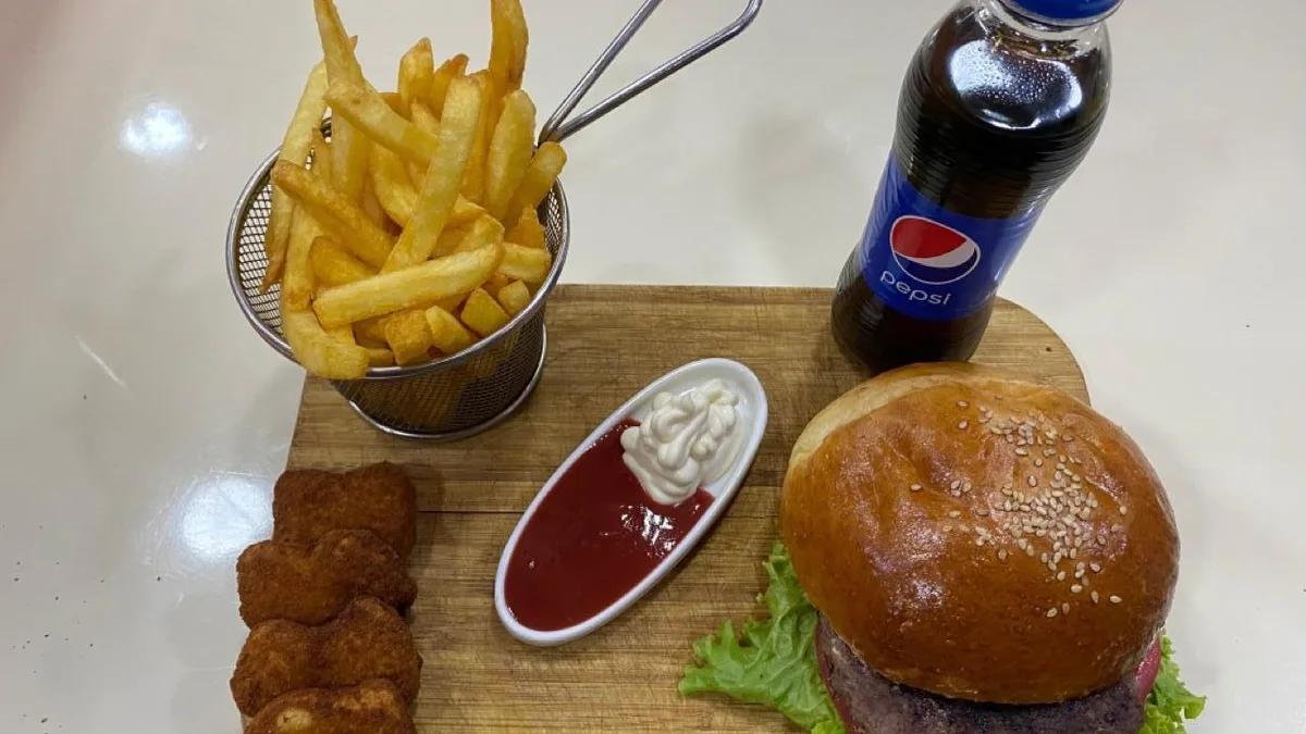 Burger + Nugets + Kartof Fri + Pepsi + Ketçup + Mayonez