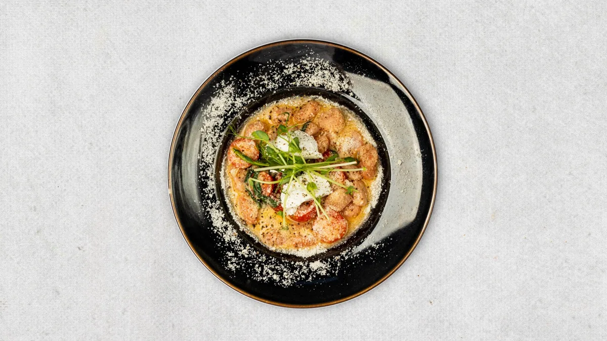 Gnocchi z szarpaną wieprzowiną i sosem serowym