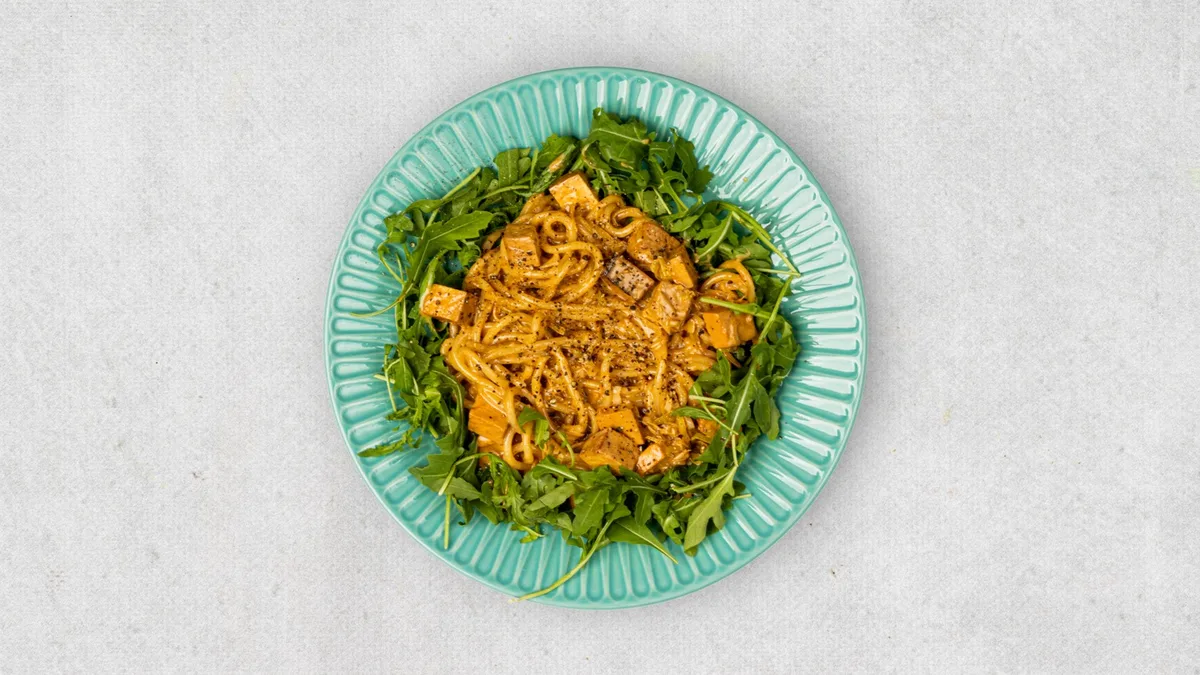 Spaghetti carbonara wegańska z tofu