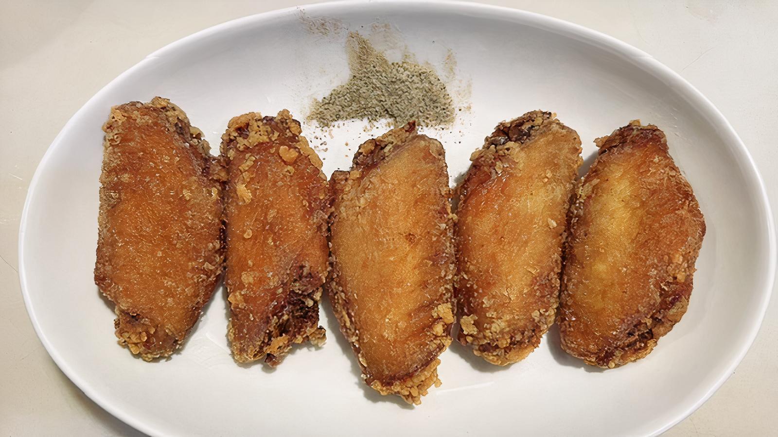 Pepper chicken wings（5 pcs)/椒鹽雞翅