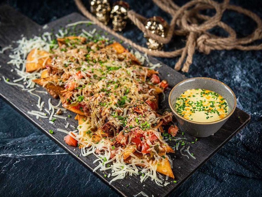 Juustused nachod BBQ sealiha and Pico de Galloga