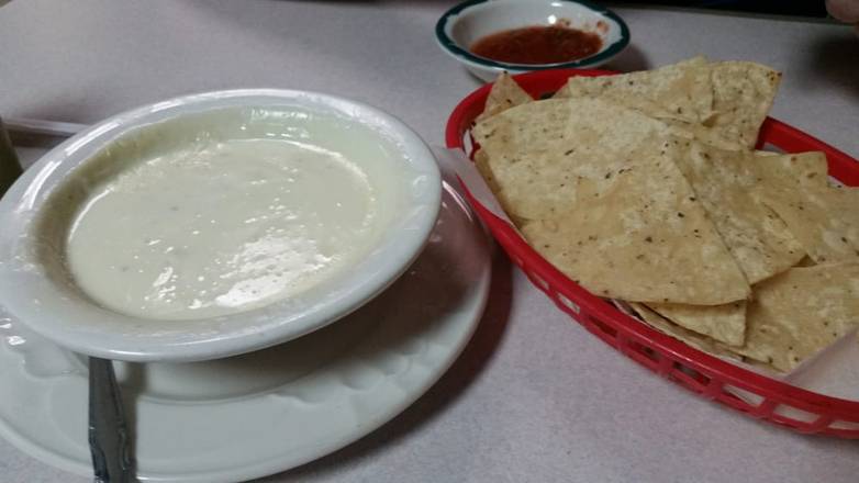 Large Queso with Chips