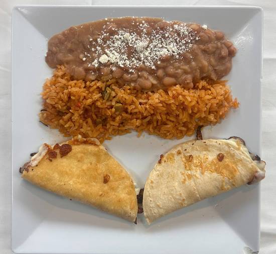 Pequeña Quesadilla (Kids Size) (2)