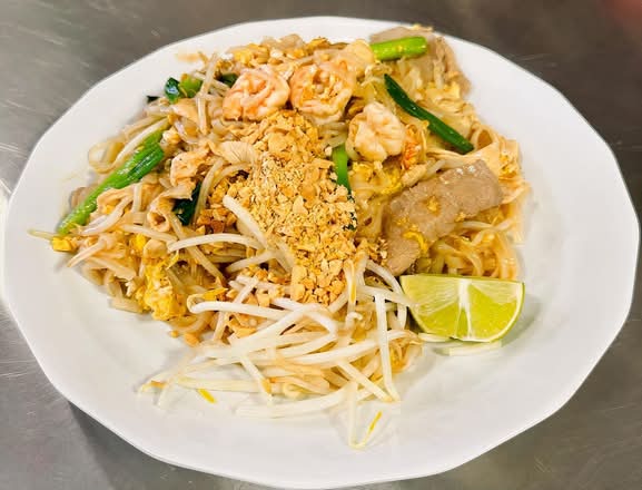 22. Combination Pad Thai
