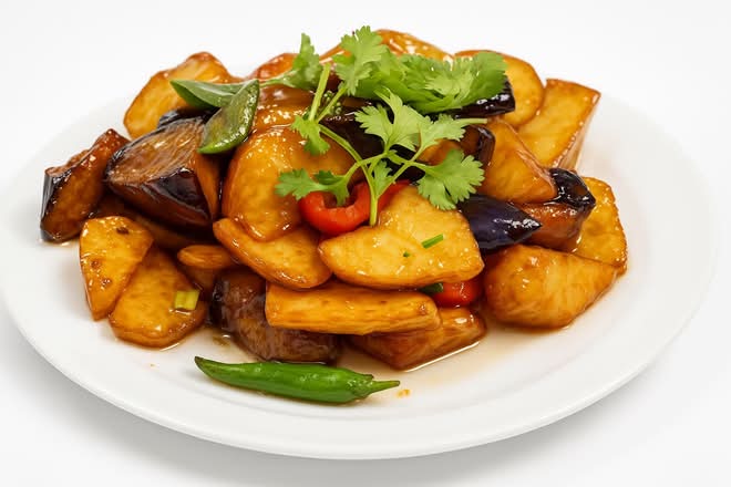 32. Stir-fried potatoes, eggplant and green peppers in garlic sauce