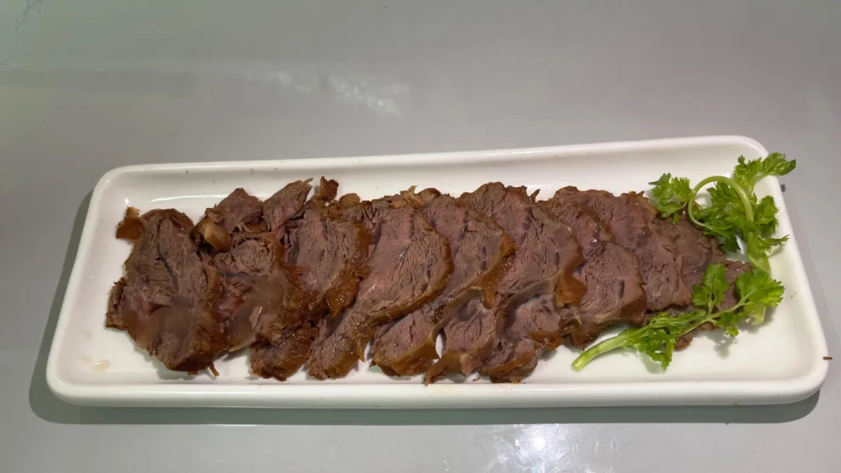 Párolt marha csülökBraised beef shank 滷牛腱