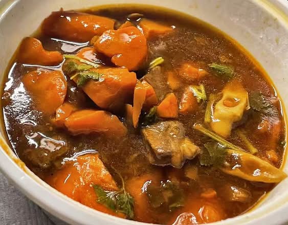红烧牛肉煲 Beef with carrot stew
