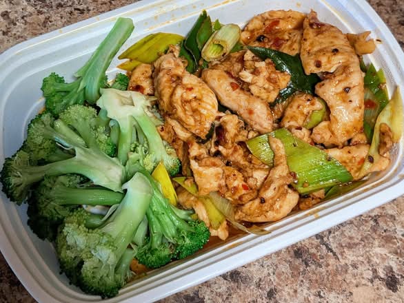 蒜苗鸡片（午） chicken with leeks(L)