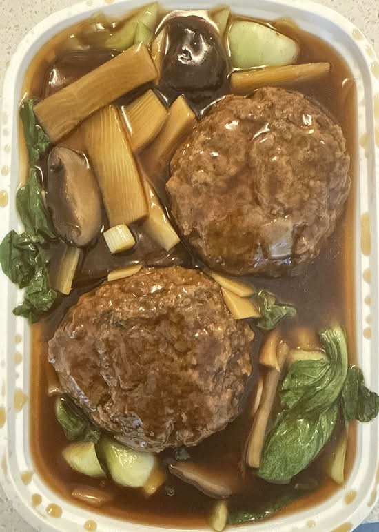 红烧狮子头 Clay Pot Meatballs