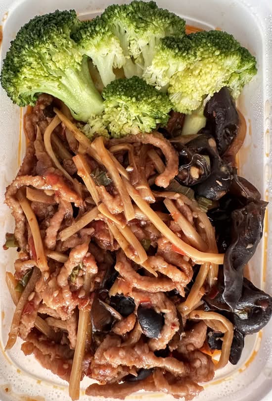 鱼香肉丝（午） in Garlic sauce(L)