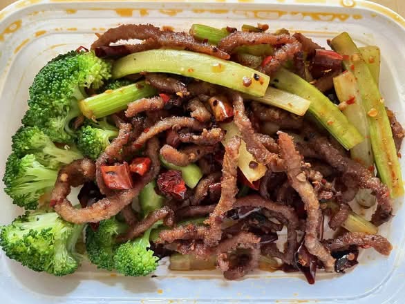 干煸牛肉丝（午） / sauted shredded beef(L)