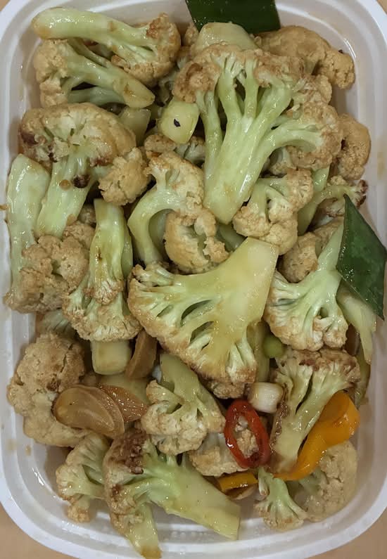 干锅花菜 Sauteed Cauliflower with Sichuan Peppercorn