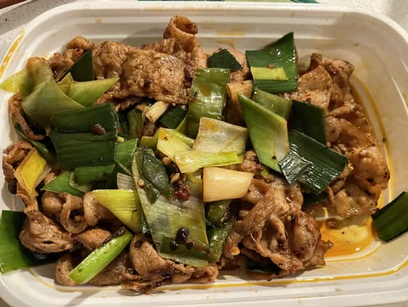 盐煎肉 Sautéed Sliced Pork Belly