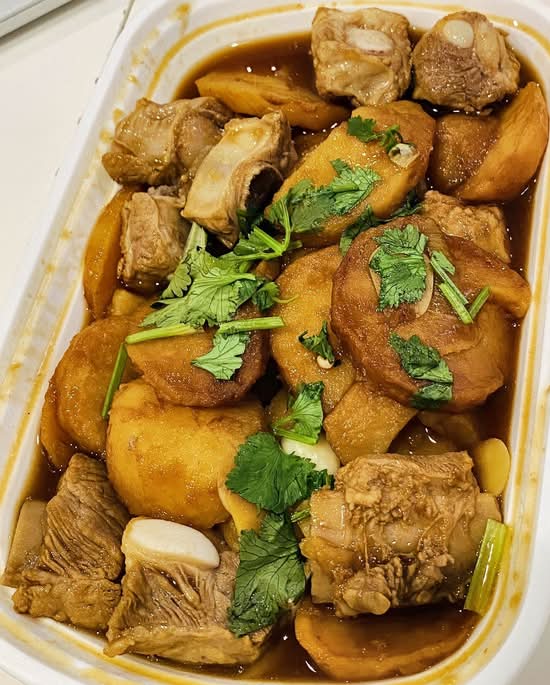 土豆排骨煲（午） spare ribs with potato(L)