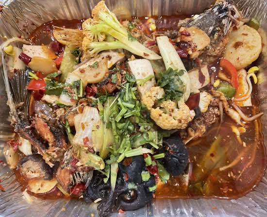 川园烤鱼 Whole Sea Bass with Mixing Spicy Sauce