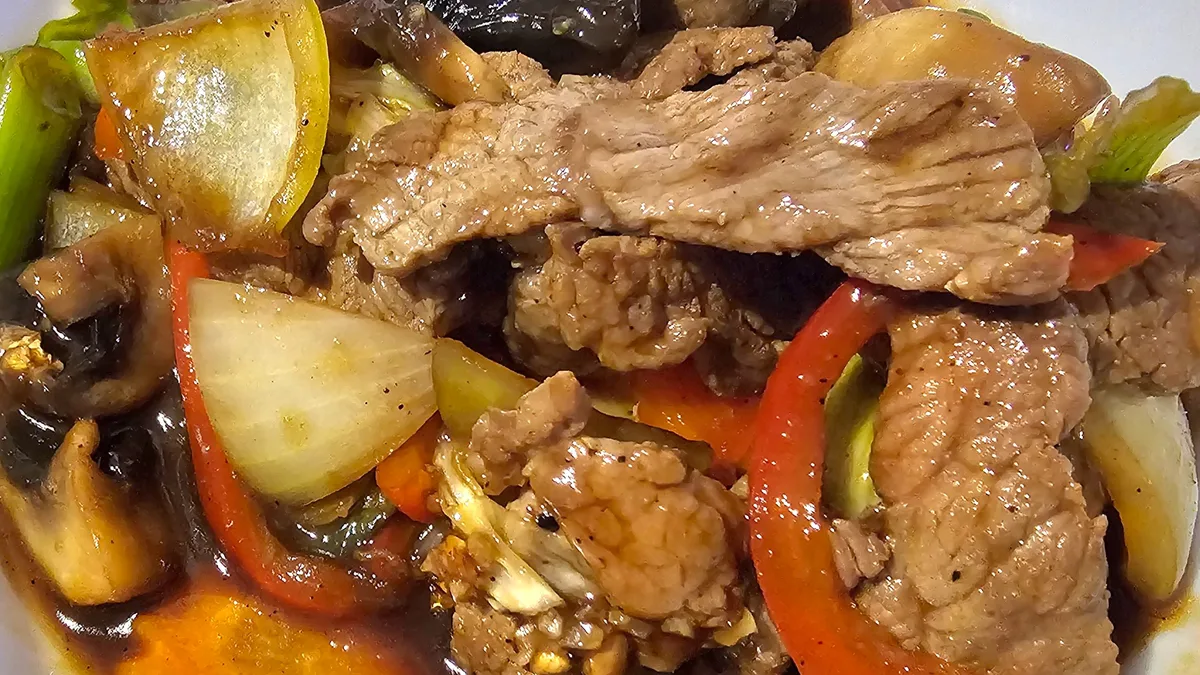 Beef in Oyster Sauce (Nue Pad Nammunhoi)