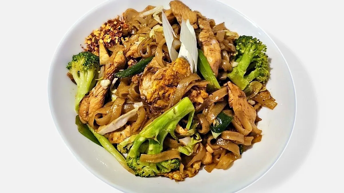 Stir Fried Noodles with Dark Soy Sauce