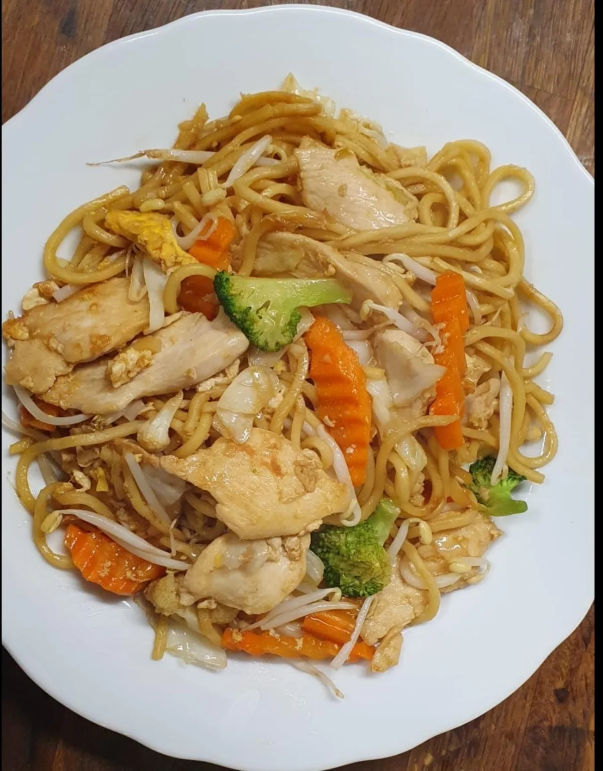 22. Pad Bami Gai