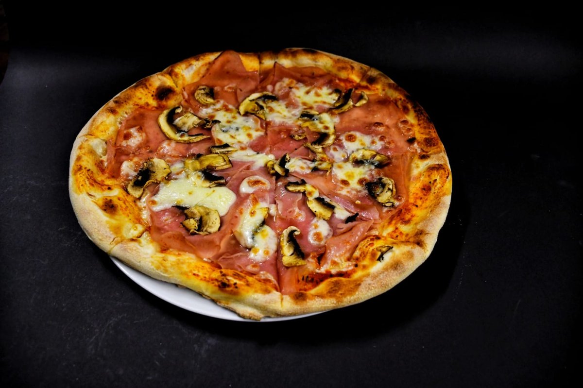Pizza Prosciutto e Funghi