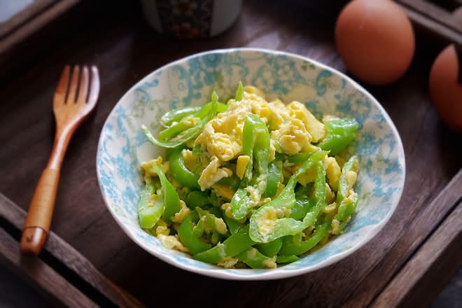 Fried Egg W. Chili Pepper/尖椒炒蛋