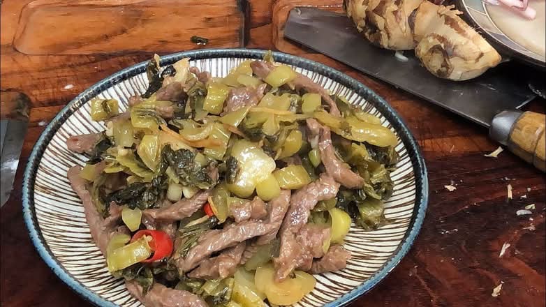 Sauerkraut Stir-Fried Beef/酸菜牛肉