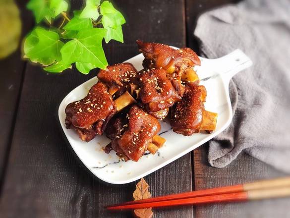Spicy BBQ Pork Feet/风味烤猪手