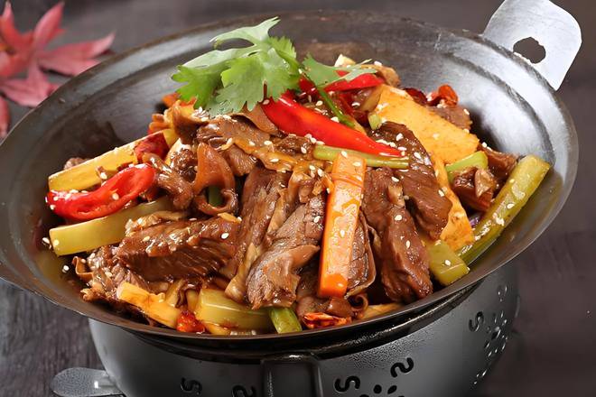 Spicy Dry Pot Beef/干锅嫩牛肉