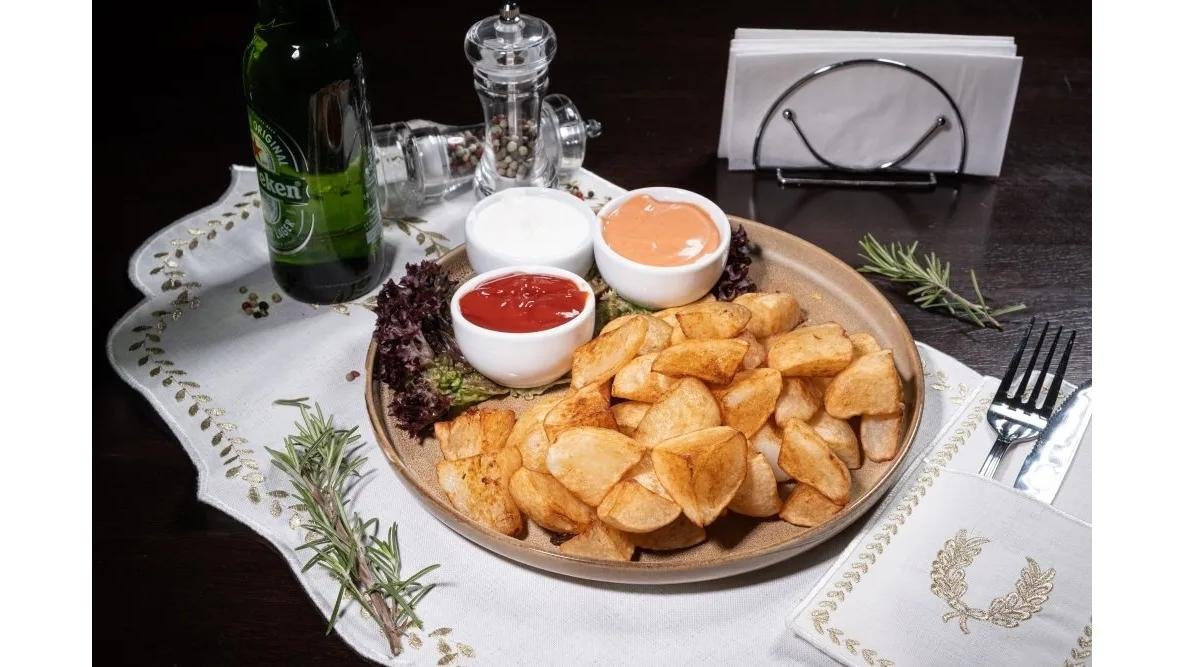 Cartofi tasty cu 3 sosuri la alegere