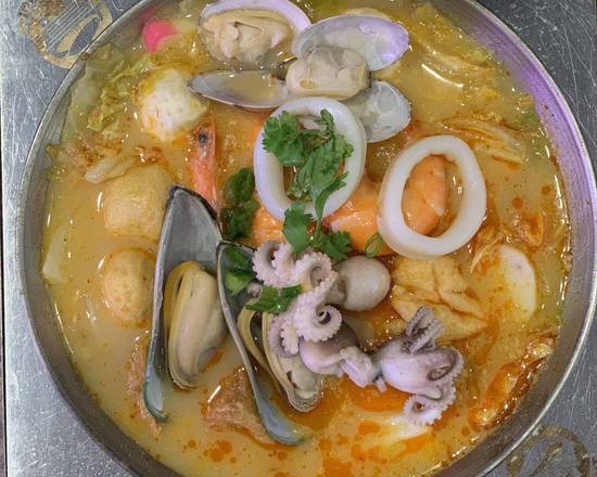 5. Singapore Laksa Hot Pot (Medium Spice)