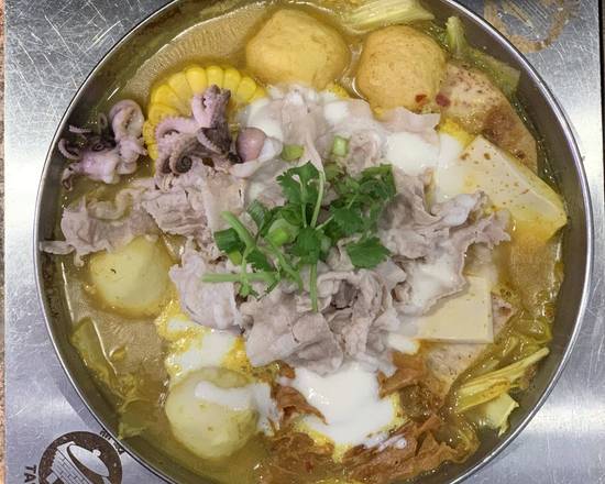 8. Coconut Cream Curry Hot Pot (Mild Spice)
