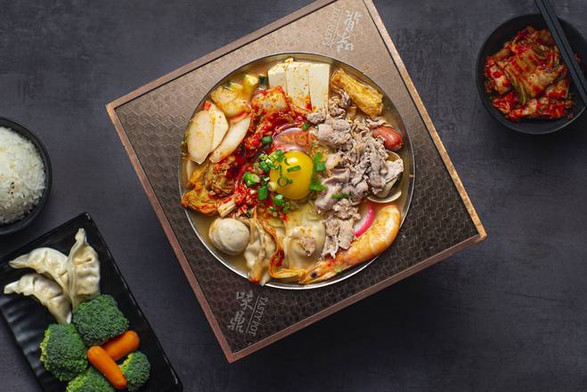 Kimchi Dumpling Hot Soup