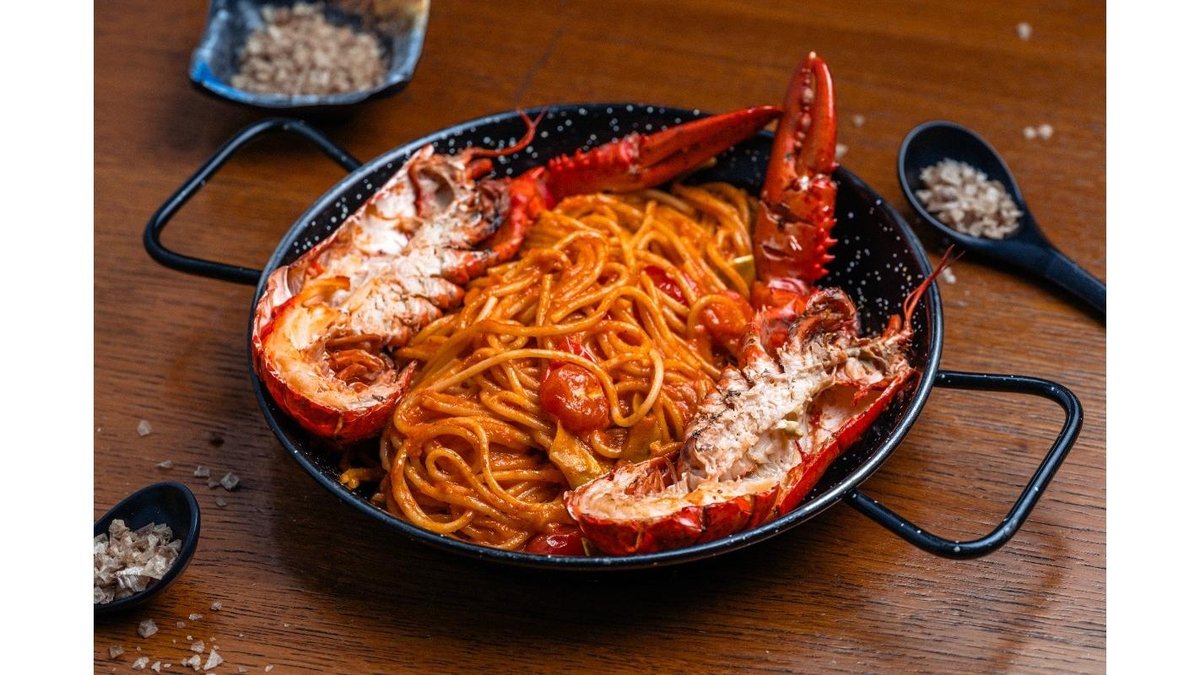 Homar pe pat de spaghetti
