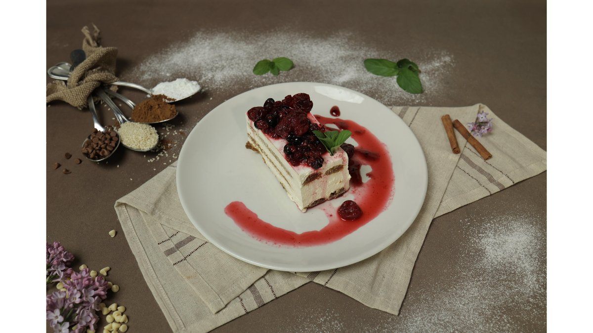 Tiramisu cu fructe de pădure﻿