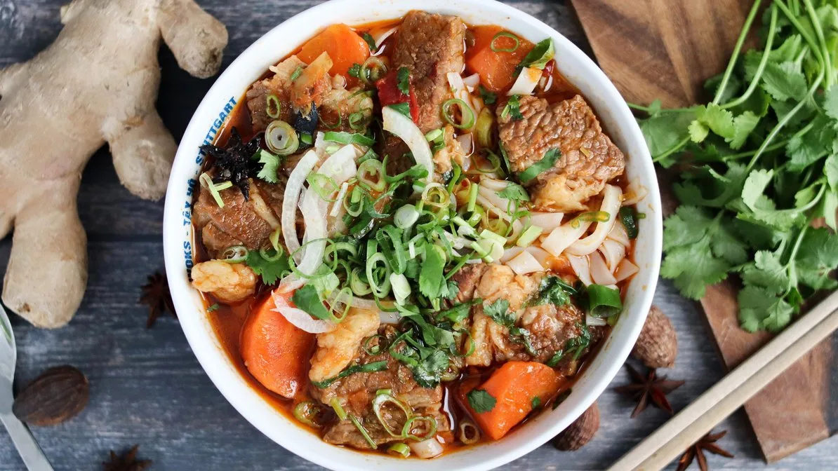 F87. Pho Bo Sot Vang