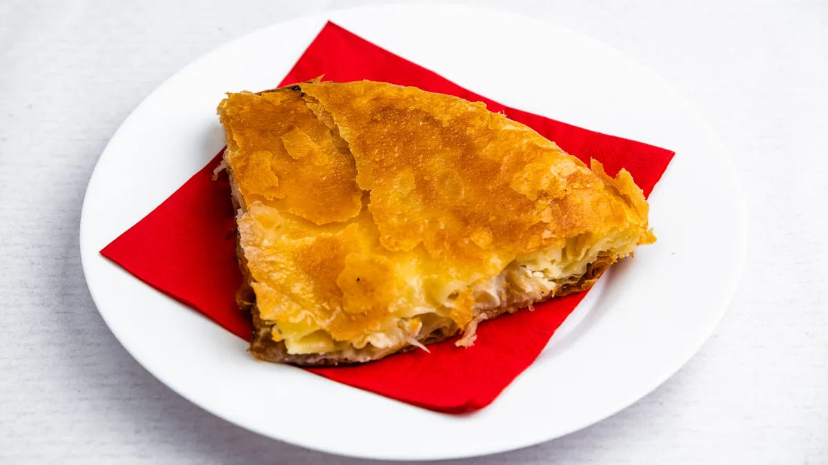Burek sa sirom