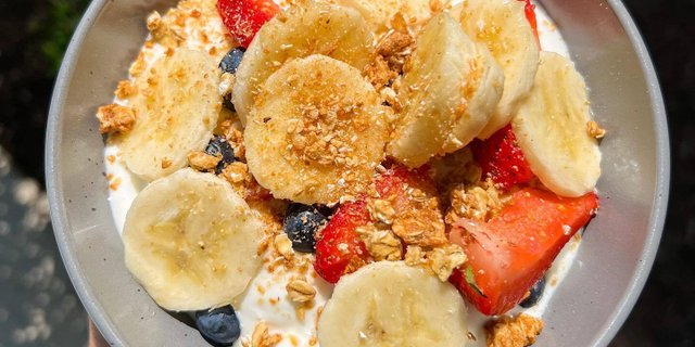 Fruit and Granola Yogurt Parfait