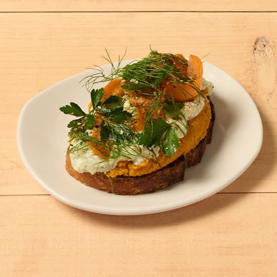 carrot hummus toast