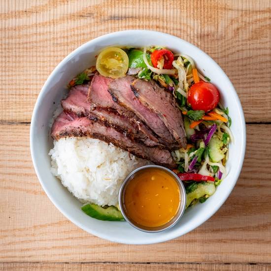 thai bowl with grilled steak