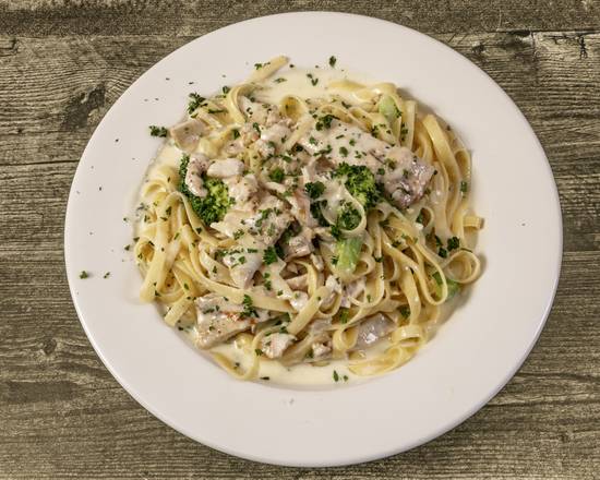 Fettuccine Alfredo with Chicken and Broccoli