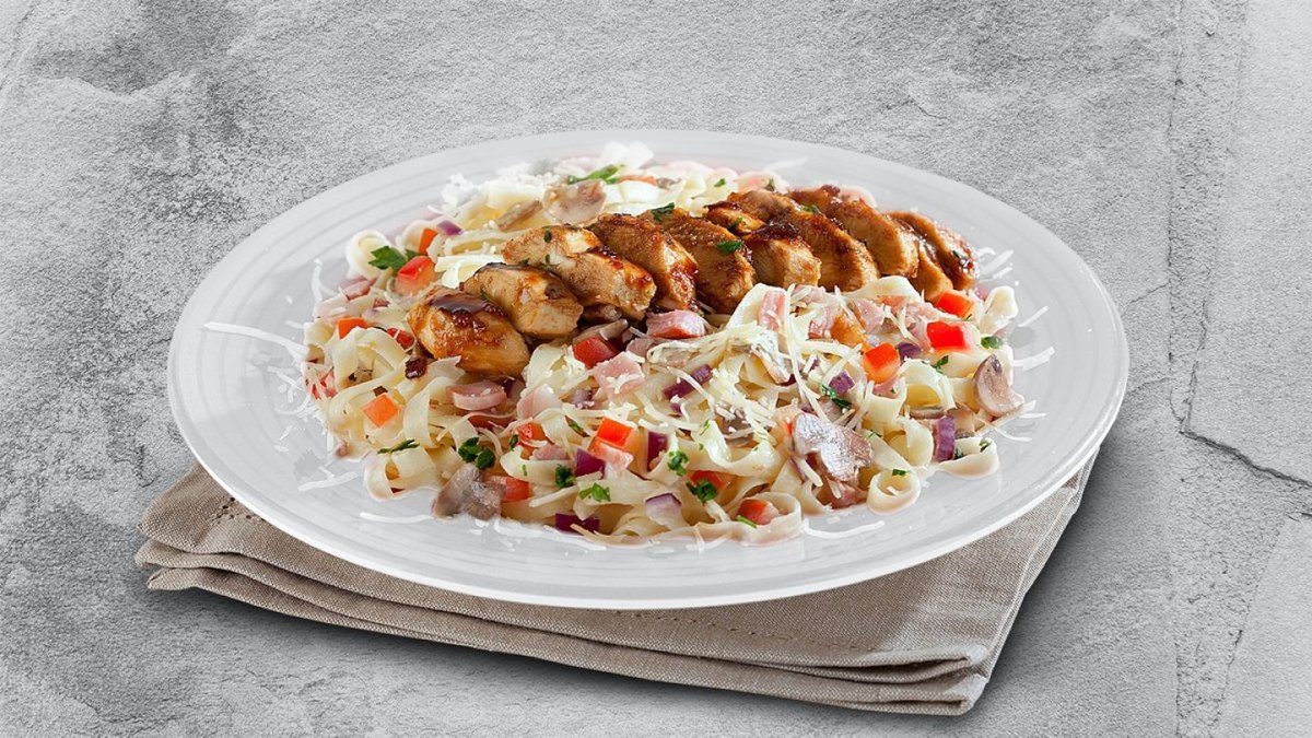 Fridays Signature Chicken Alfredo Pasta
