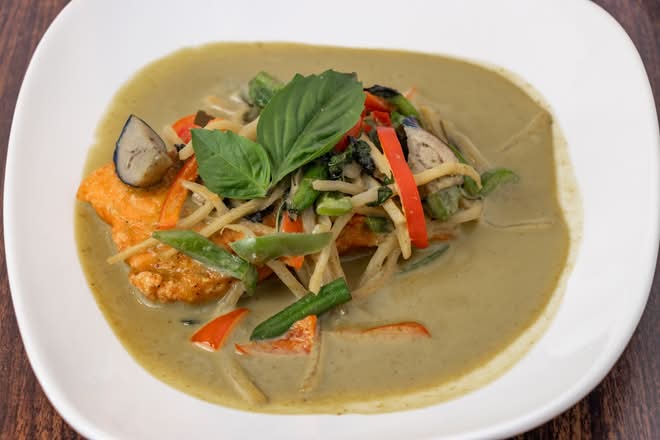 Salmon Green Curry ( spicy GF)