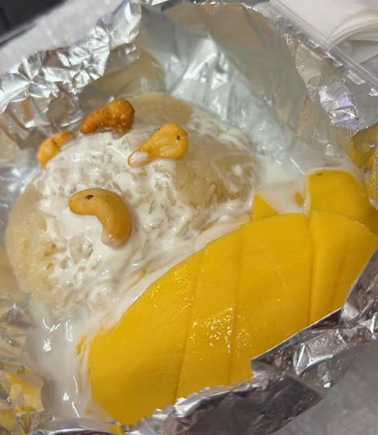 SWEET STICKY RICE WITH MANGO