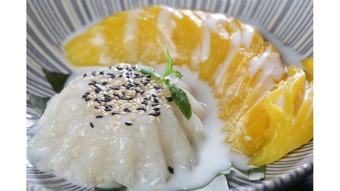 Fresh mango with sticky rice/Khao Niew Mamuang