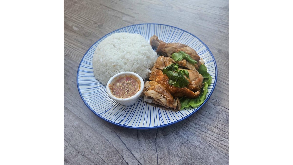STEAM CHICKEN WITH SWEET AND SOUR CHILLI SAUCE