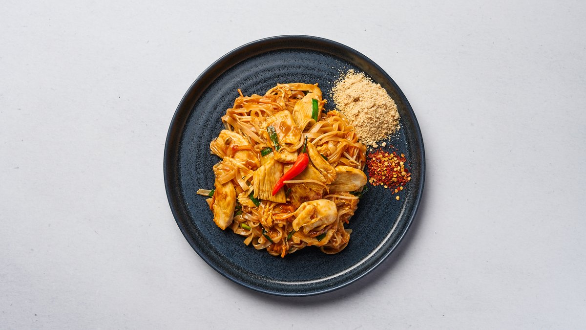 50. Pankopanerad and Friterade Kycklingfilé med Pad Thai
