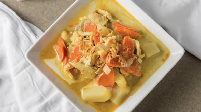 C4. Mild Yellow Curry (Gang Karee Gai)