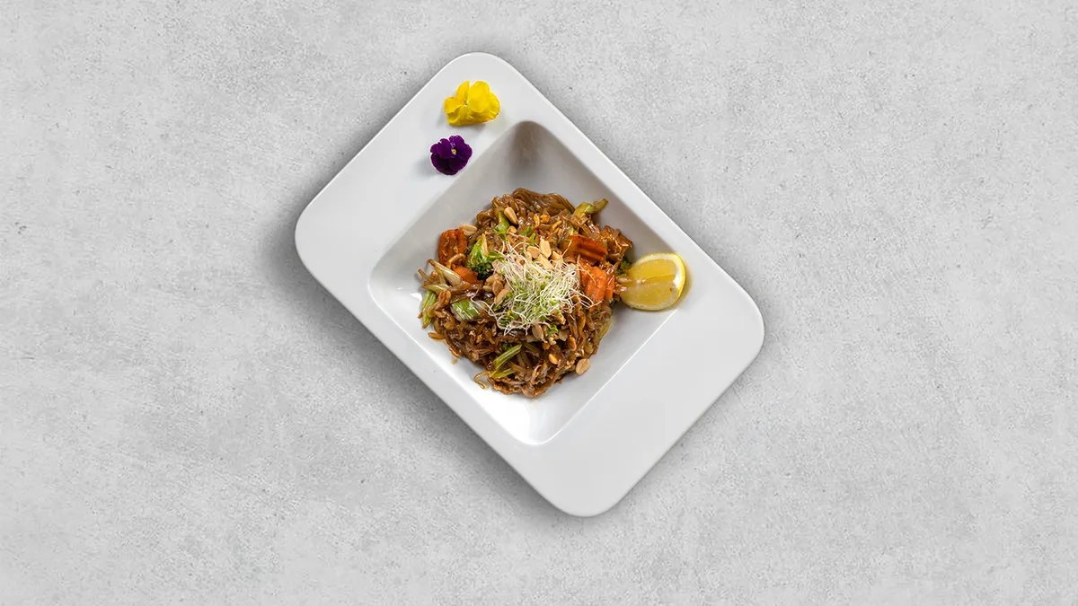 Pad thai z kurczakiem i tofu