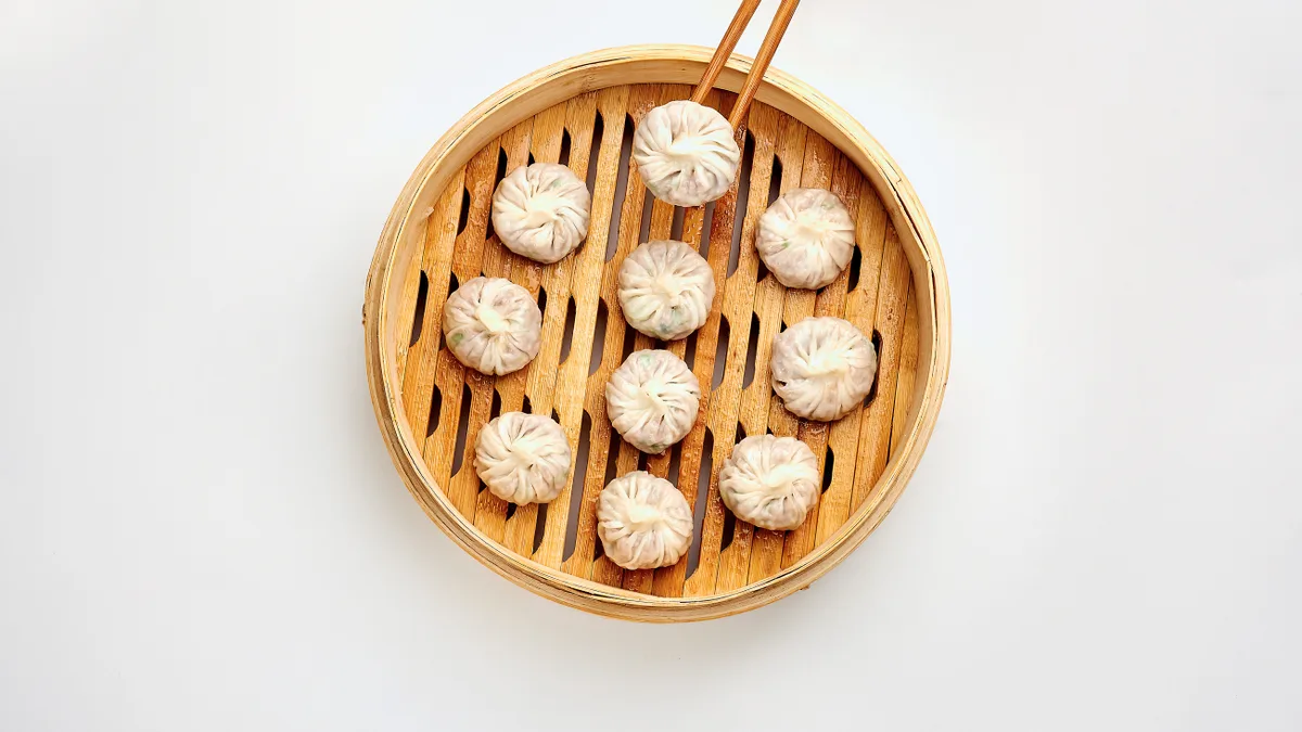 Pierożki xia-long bao z farszem krewetkowo-krabowym
