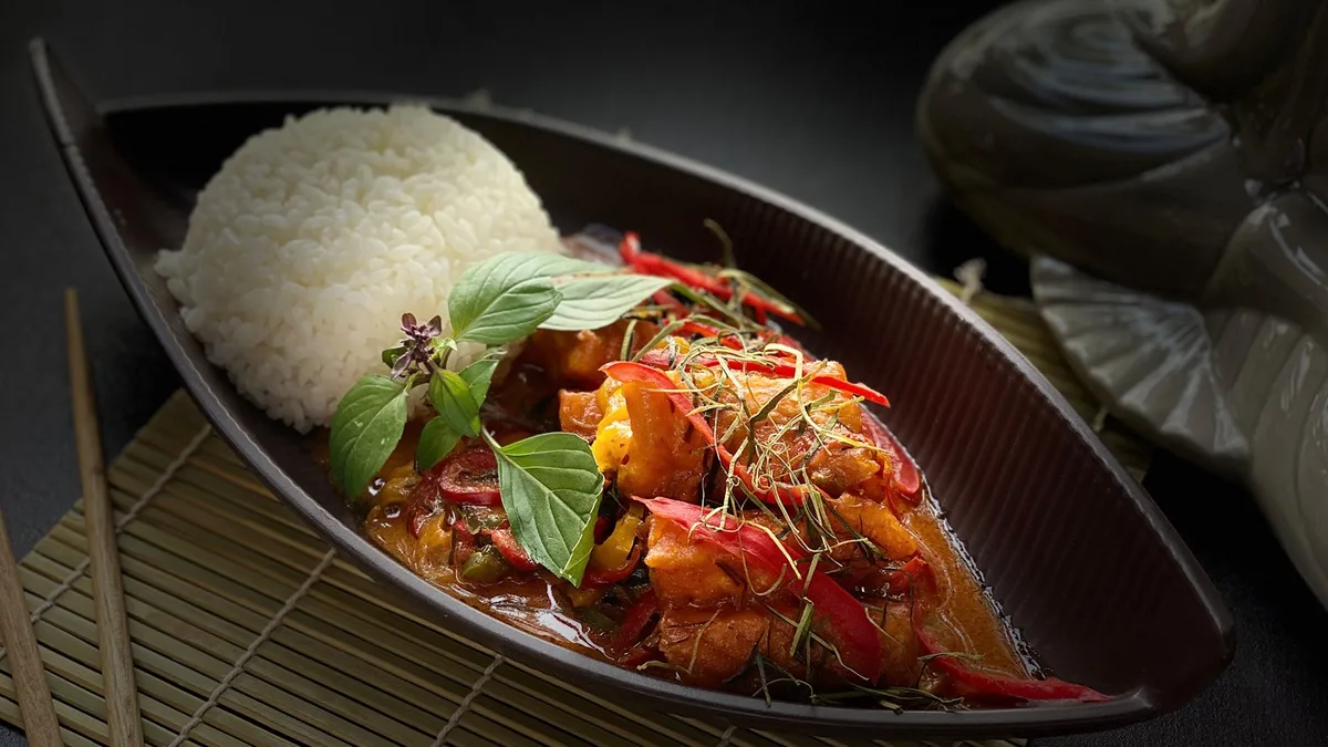 Panang curry lazaccal és rizzsel